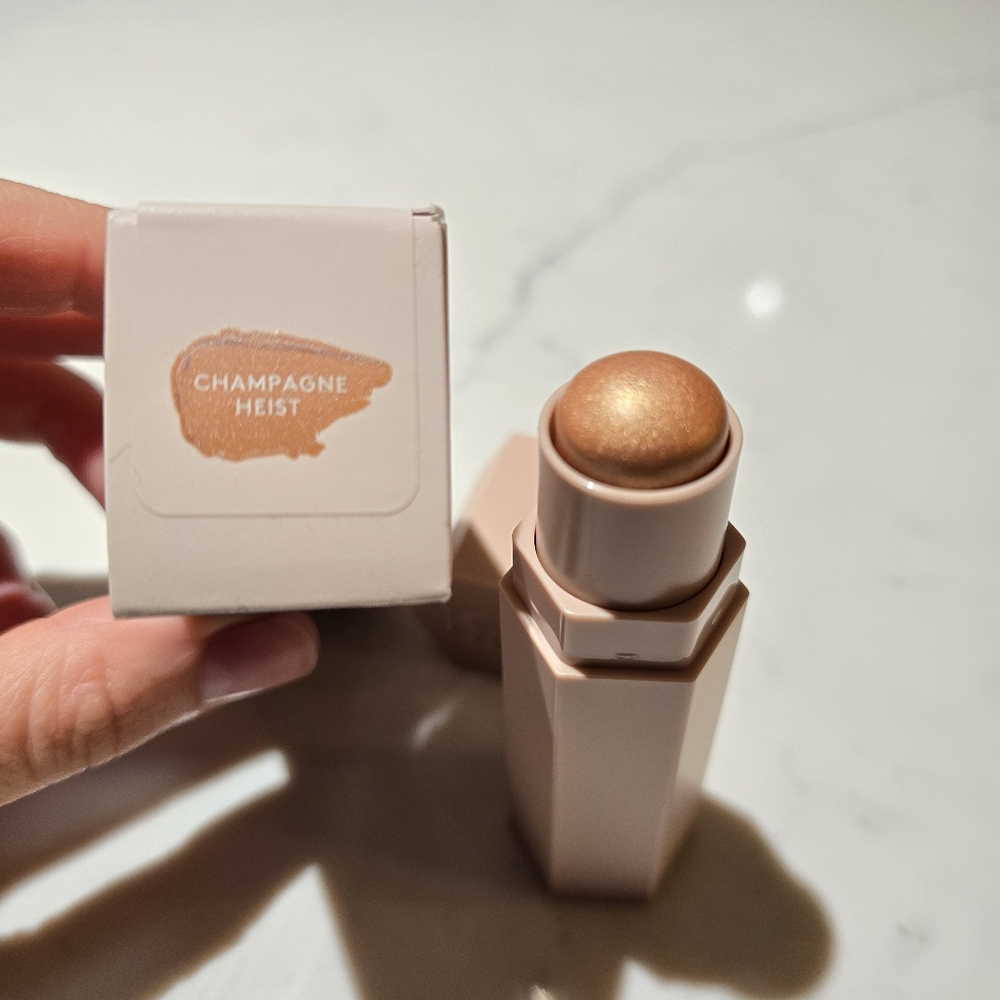 Fenty Beauty Match Stix Champagne Heist Highlighter